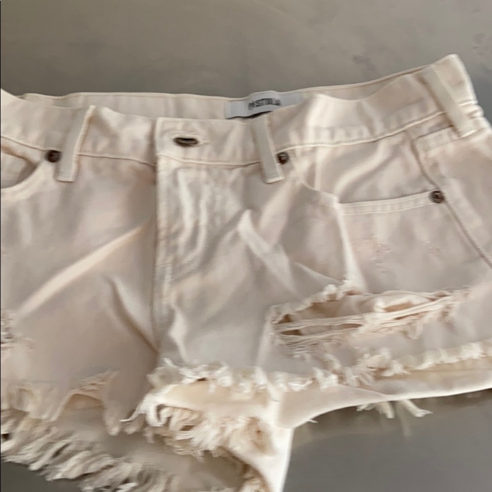 Pistola cream. Denim shorts